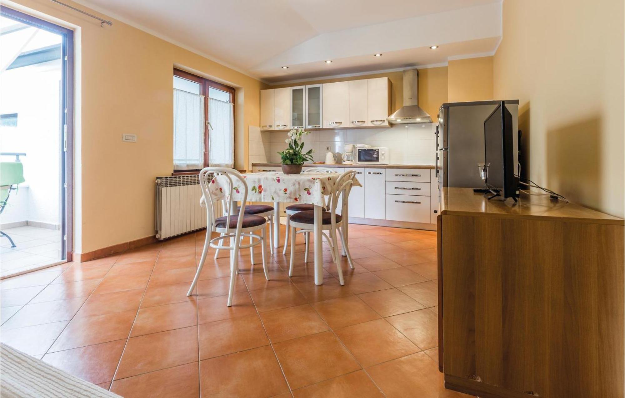 Gorgeous Apartment In Porec With Kitchen Kültér fotó