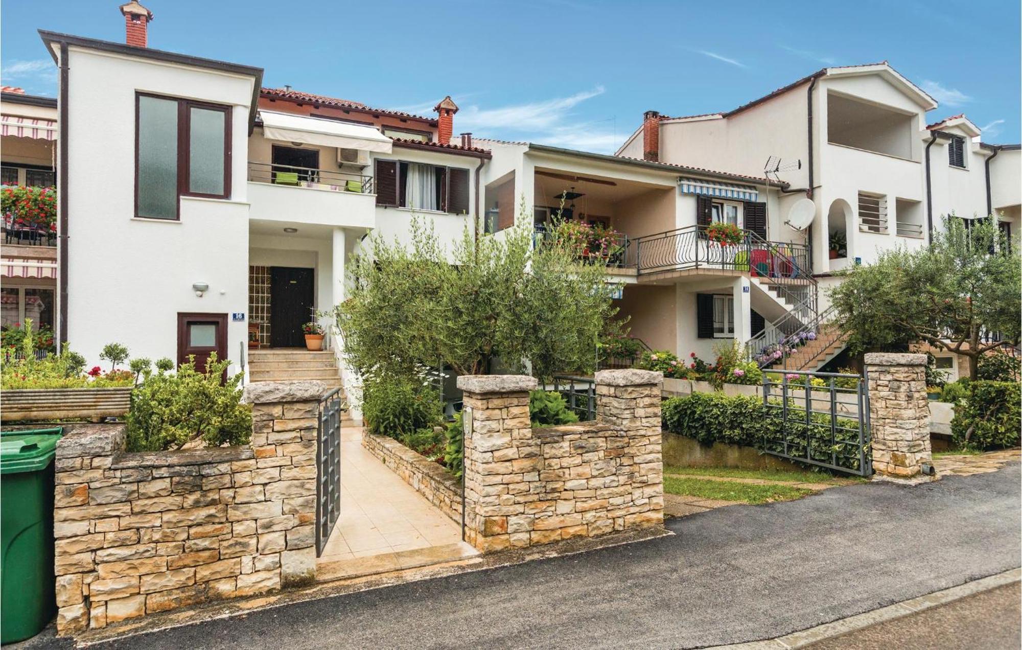 Gorgeous Apartment In Porec With Kitchen Kültér fotó